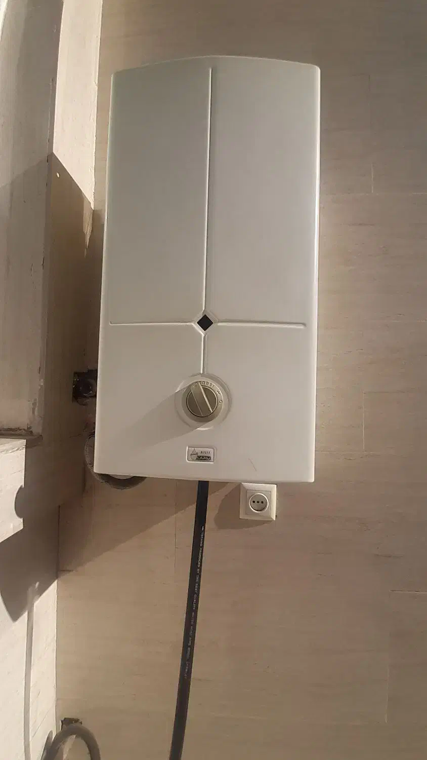 آبگرم دیواری بوتان ۳۱۱۵|آبگرمکن، پکیج، شوفاژ|هشتگرد, شهرک راه آهن|دیوار