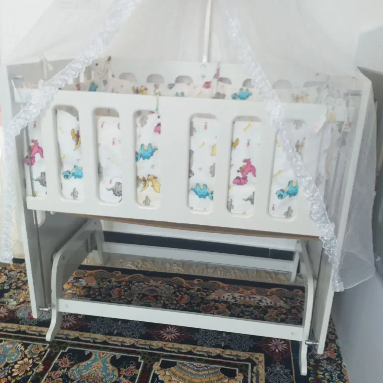 گهواره کودک|تخت و صندلی بچه|قروه, |دیوار