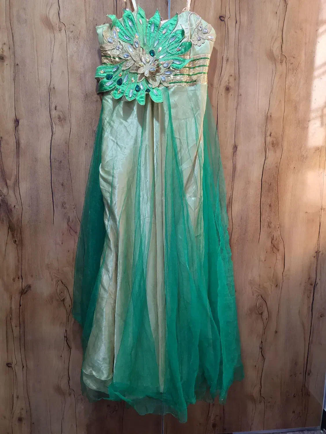 تور مجلسی|لباس|دوگنبدان, |دیوار