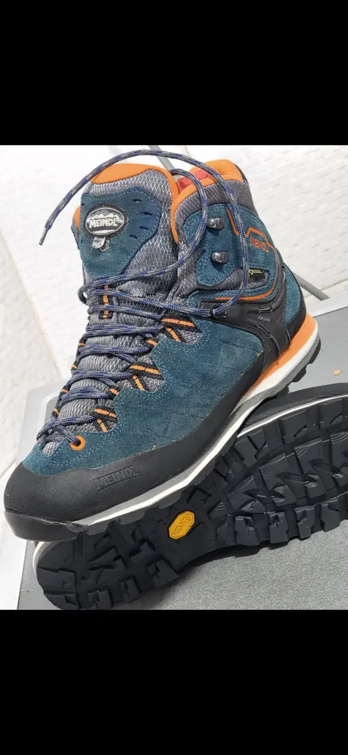 کفش کوهنوردی استوک اورجینال مندل آلمان درصدرا|کیف، کفش، کمربند|صدرا-فارس, فاز ۱|دیوار
