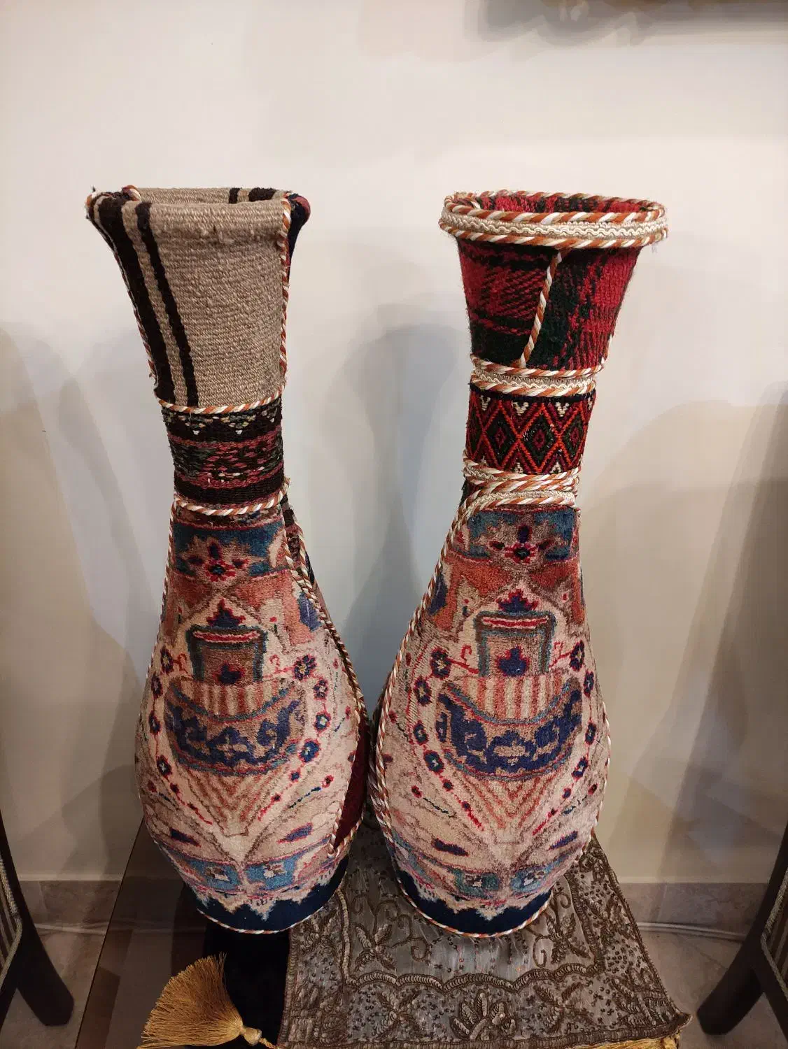 گلدان کوزه ای با روکش فرش و جاجیم دستباف کرمانی|گلیم، جاجیم، گبه|کرج, اصفهانیها|دیوار