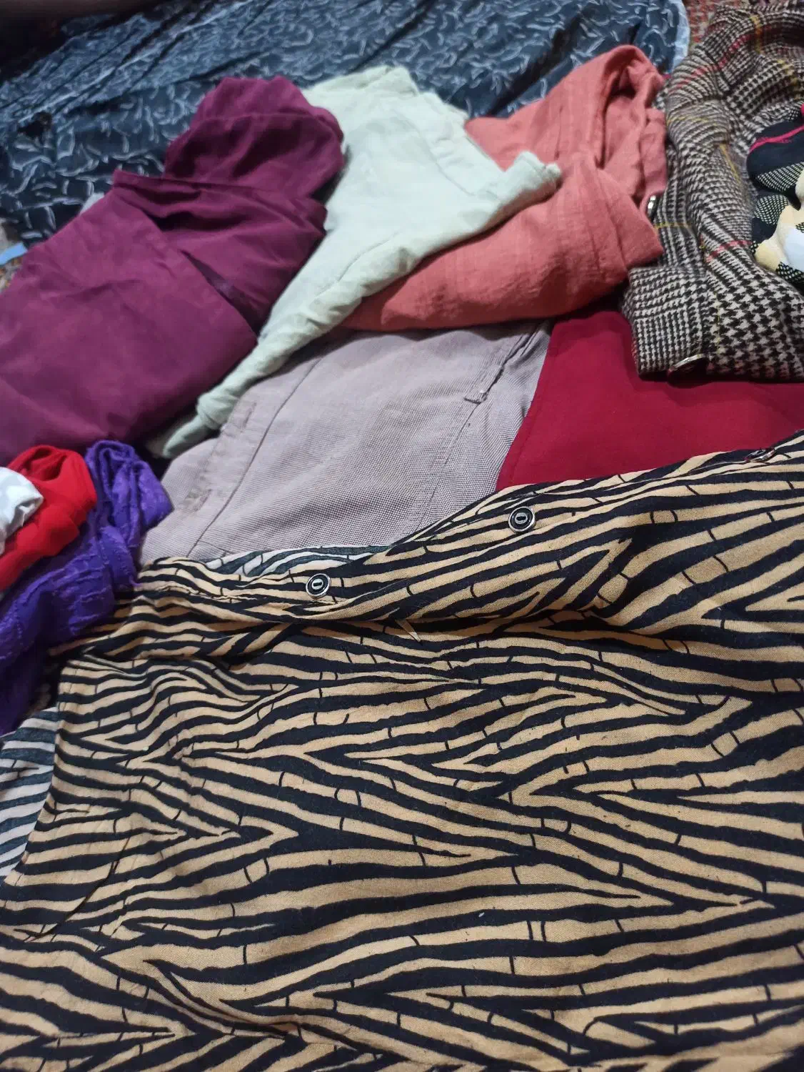 چندتیکه لباس زنانه|لباس|مشگین شهر, |دیوار