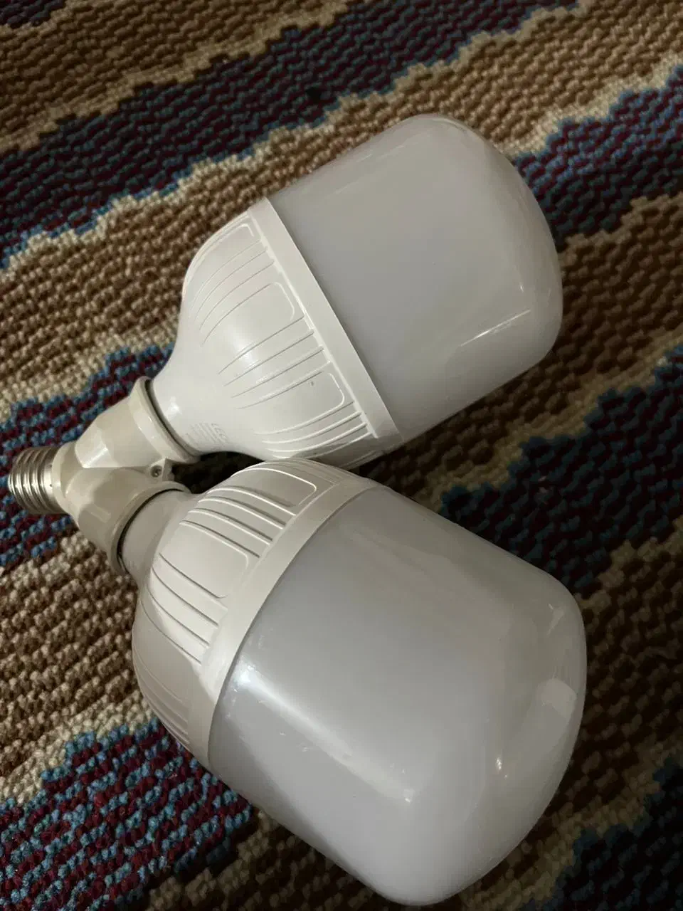 تعدادی لامپ بزرگ و کوچک مهتابی اعلا|لامپ و چراغ|اسکو, |دیوار