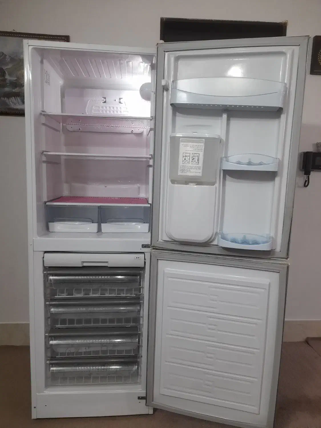 یخچال|یخچال و فریزر|میانه, |دیوار