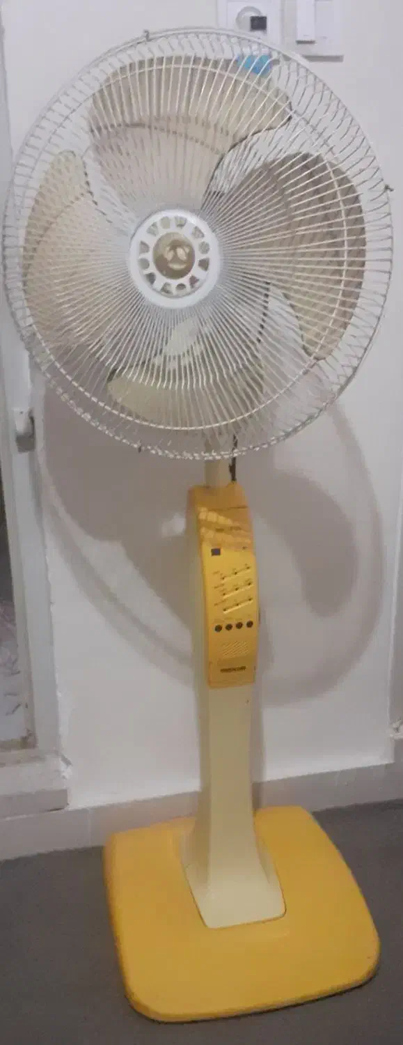 پنکه پایه دار اسنوا|پنکه و تصفیهکنندهٔ هوا|قرچک, شهرک الحدید|دیوار