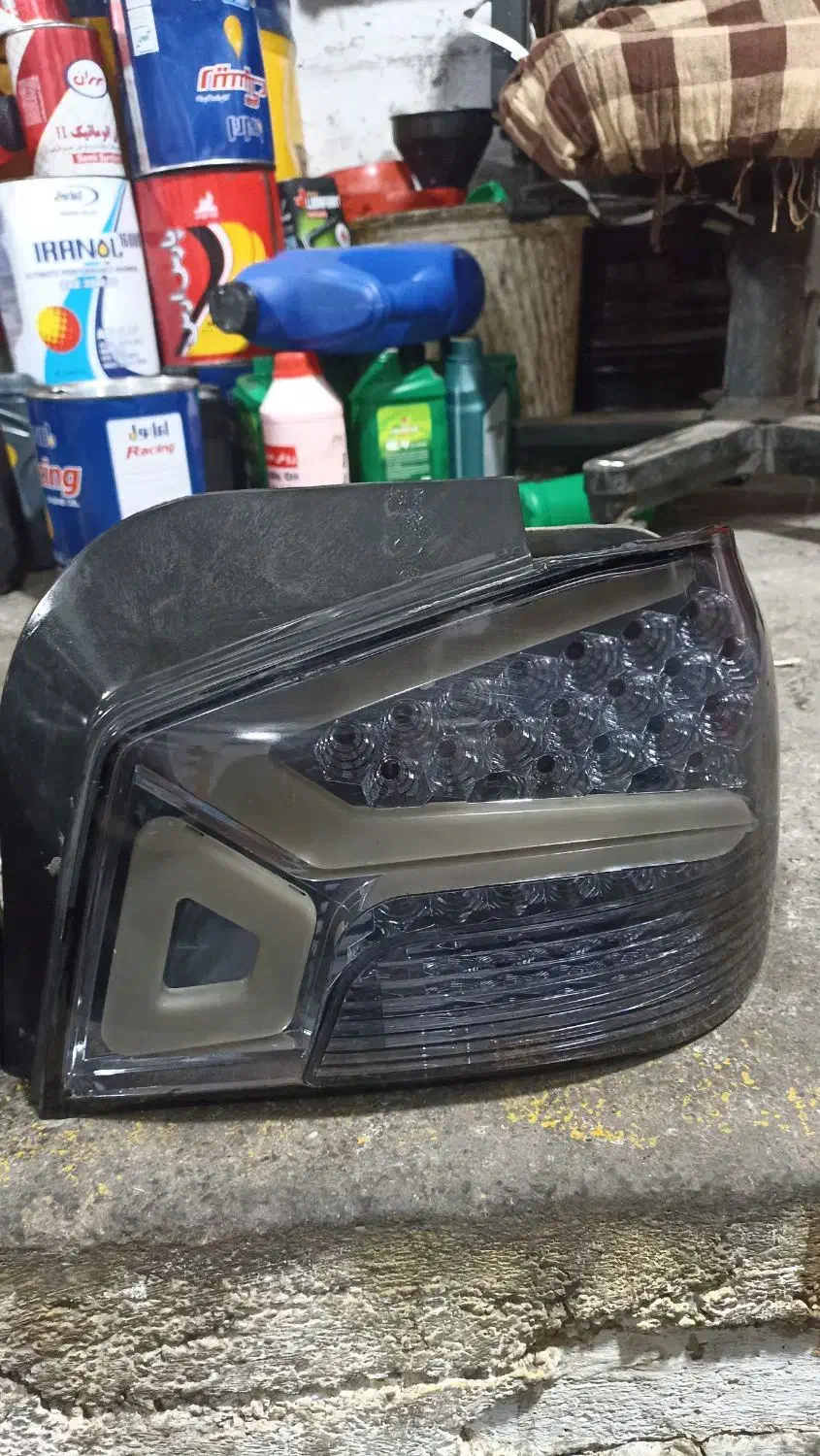 چراغ عقب مولتی کالر ۱۳۲ کنترلی درحد آکبند|قطعات یدکی و لوازم جانبی|رودسر, |دیوار