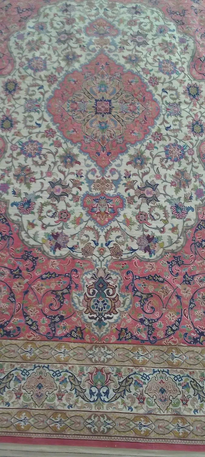 ۲ فرش دستبافت تمام ابریشم|فرش|خرم‌آباد, |دیوار