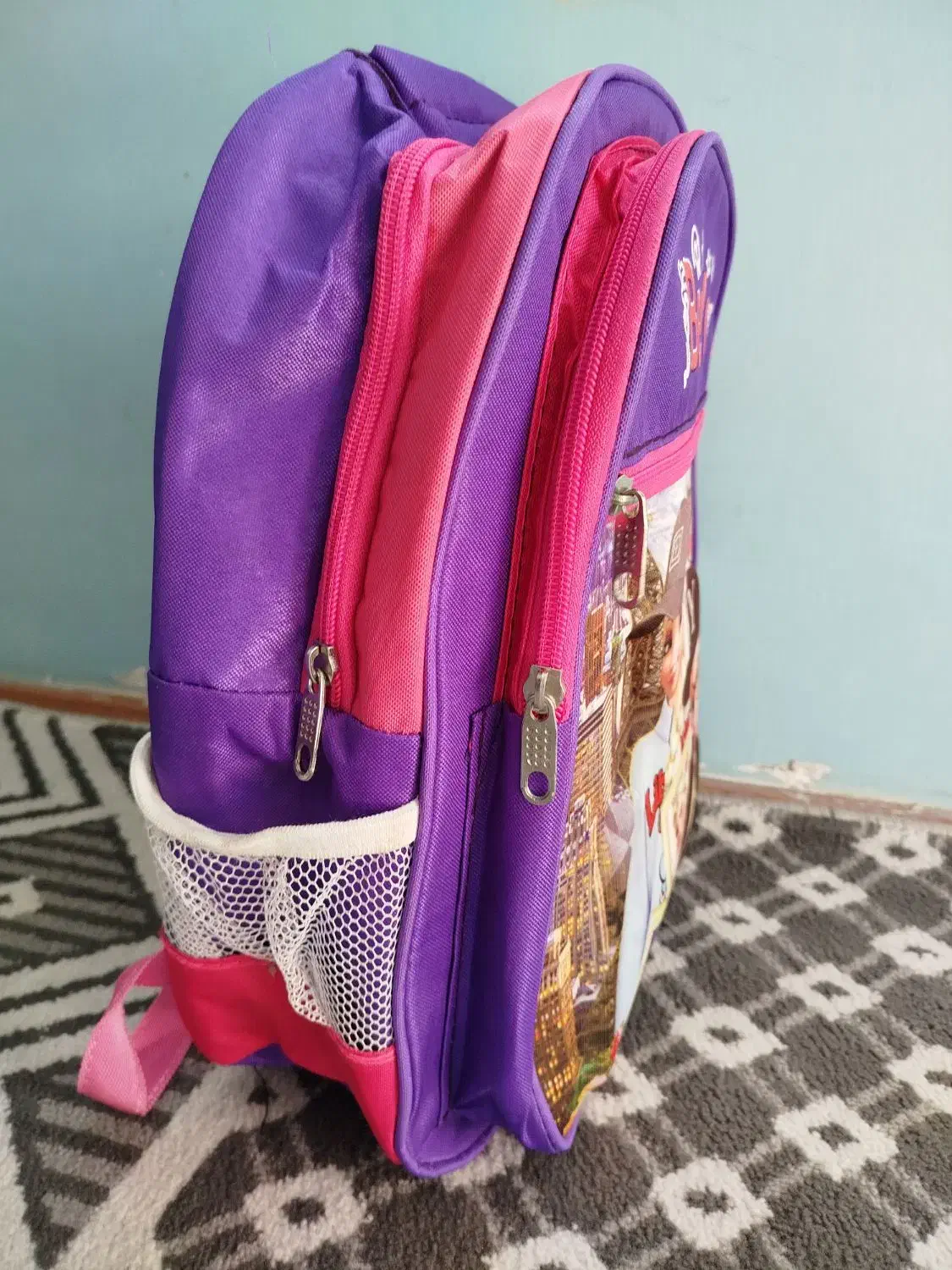 کیف مدرسه|کیف، کفش، کمربند|پرند, فاز ۵|دیوار