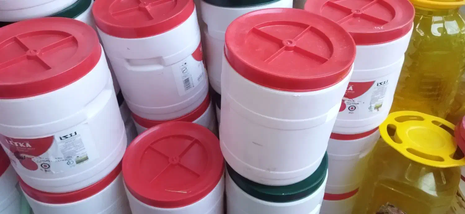 تعدادی دبه وگالن|ظروف نگهدارنده، پلاستیکی، یک‌بارمصرف|کرمانشاه, |دیوار