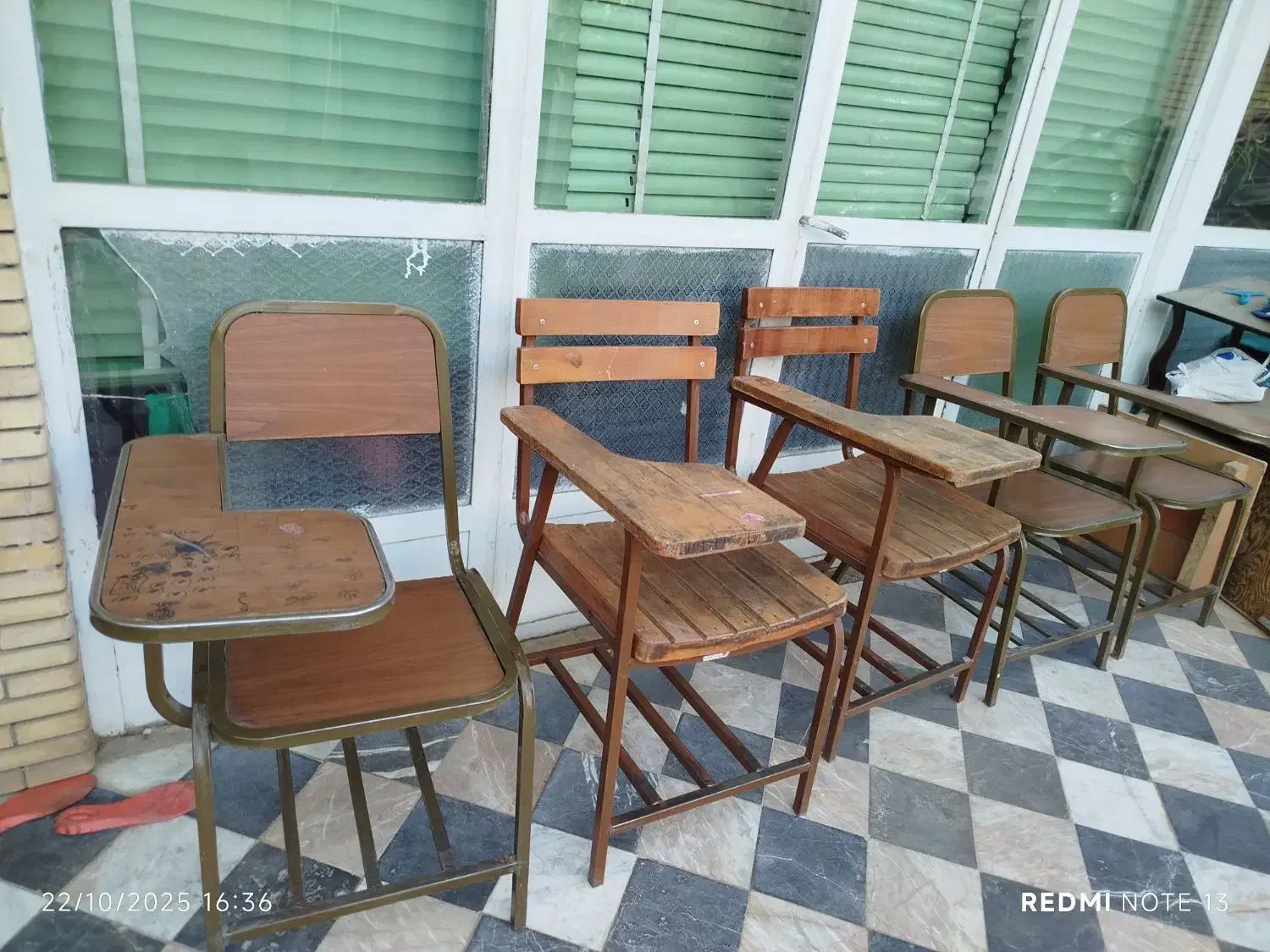 صندلی چوبی (نیمکت تکی)|صندلی و نیمکت|خمینیشهر, |دیوار