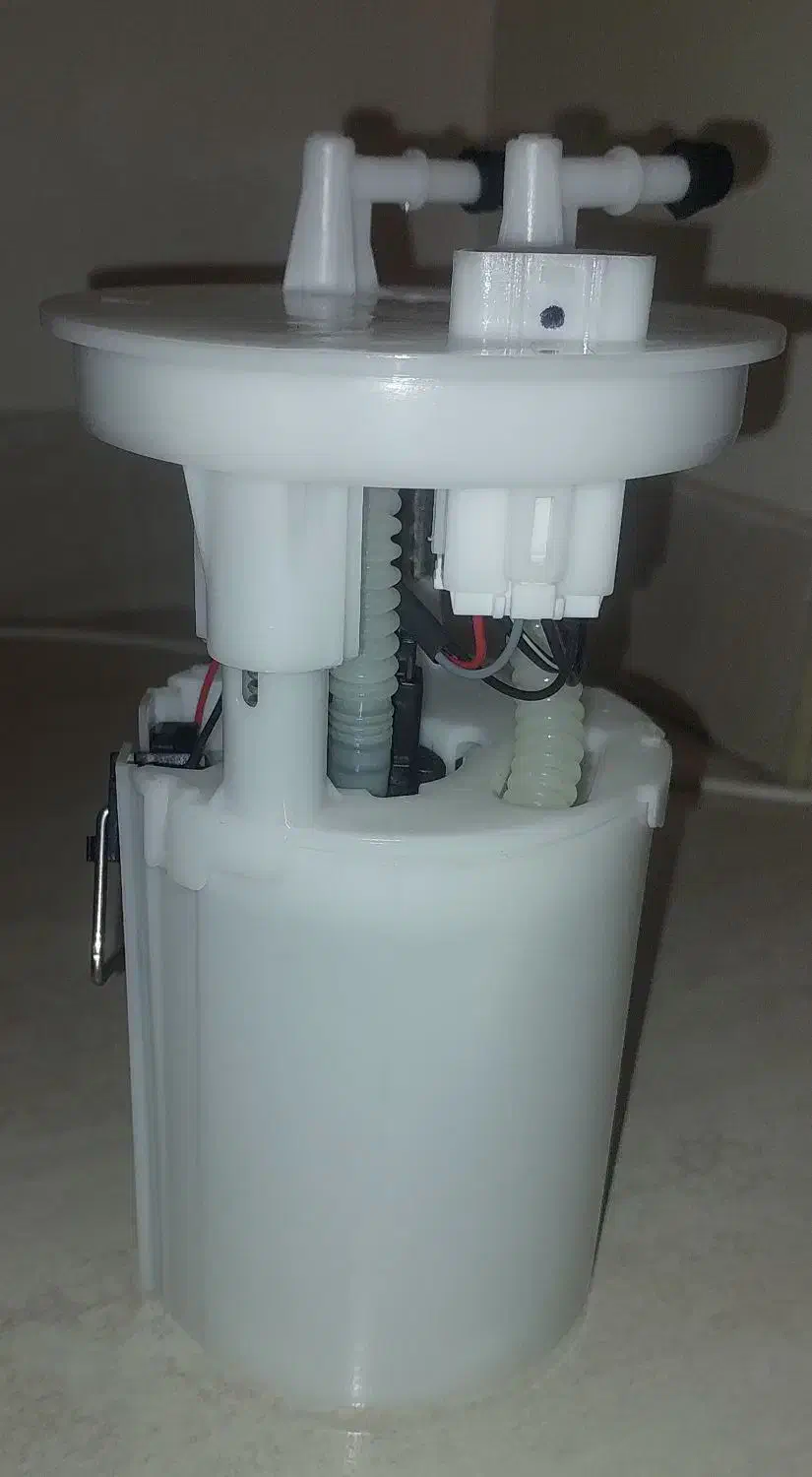 پمپ بنزین کیا ریو نو داخل جعبه و چراغ خطر عقب راست|قطعات یدکی و لوازم جانبی|تهران, حشمتیه|دیوار