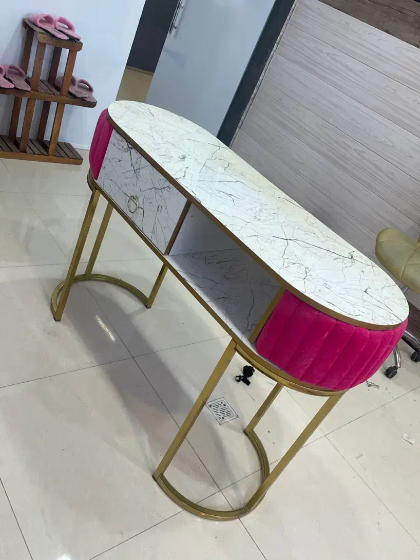 وسایل سالن ناخن و پدیکور|آرایشگاه و سالنهای زیبایی|فولادشهر, فولادشهر|دیوار