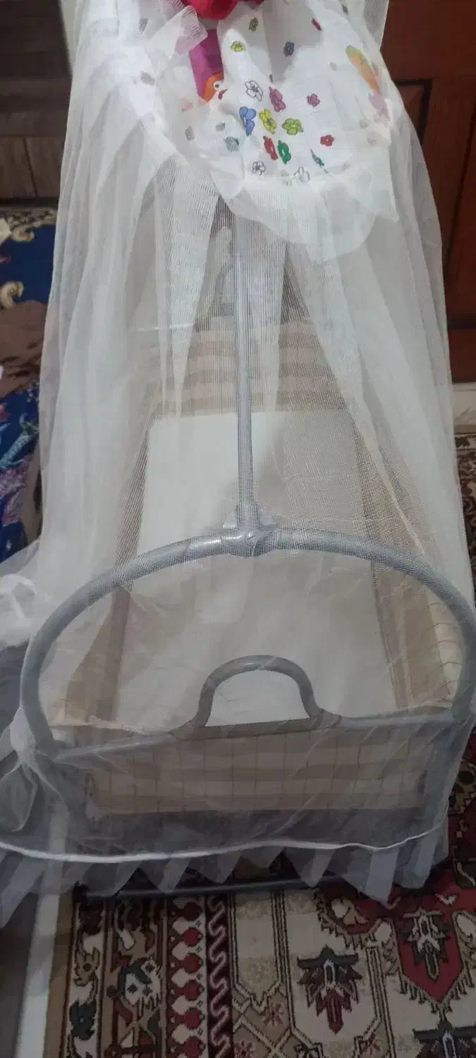 گهواره تقریبا نو هست|اسباب و اثاث بچه|شاهین‌شهر, خانه کارگر|دیوار