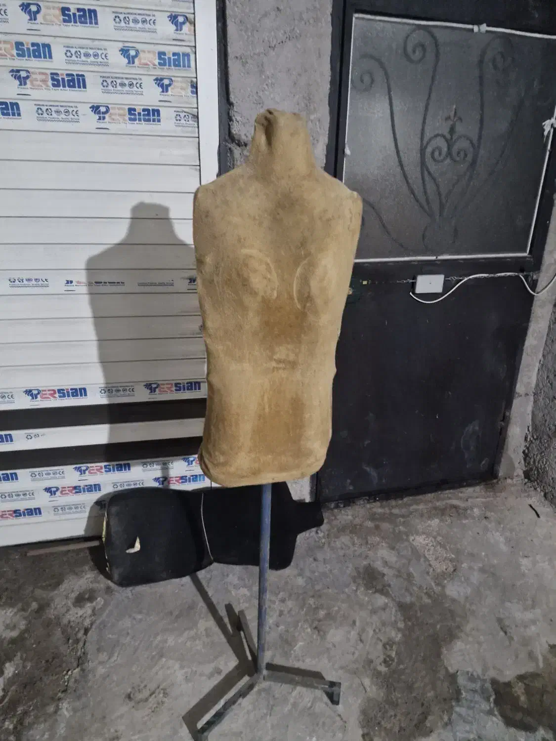 مانکن زنانه سوزن خور|فروشگاه و مغازه|رشت, پل تالشان|دیوار