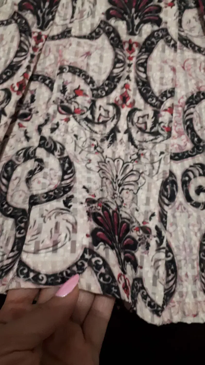 دامن کوتاه|لباس|رشت, معلولین|دیوار