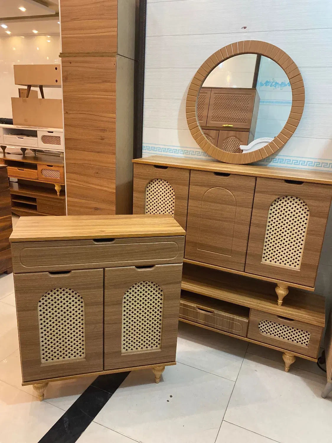 کنسول پایه مسجدی|بوفه، ویترین، کنسول|کاشان, گارزگاه|دیوار