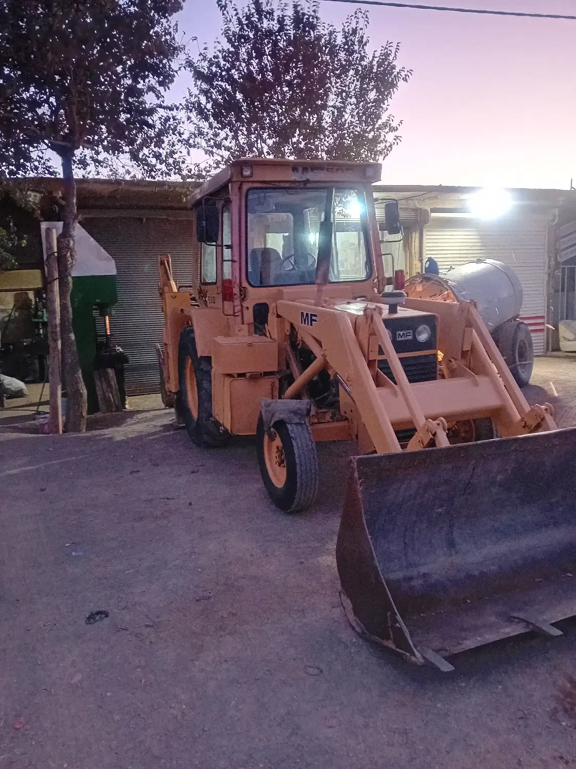 بیل بکهو یا بکو ۶۳ انگلیس|خودرو سنگین|صوفیان, |دیوار