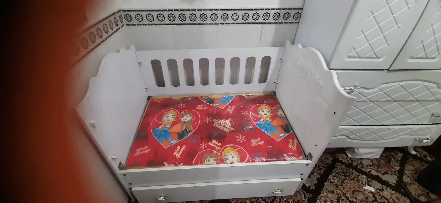 تخت گهواره ای|تخت و صندلی بچه|بهارستان, |دیوار