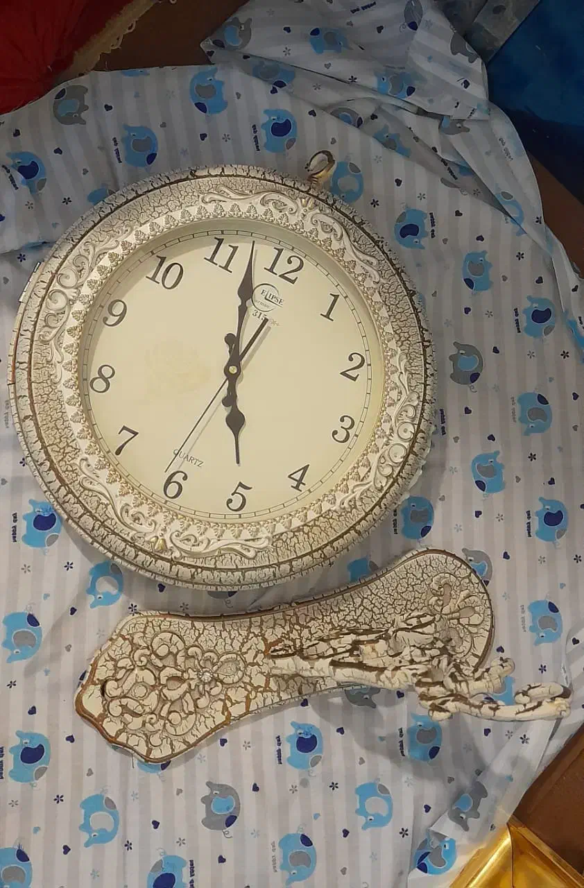 ساعت دیواری|ساعت دیواری و تزئینی|خوی, |دیوار