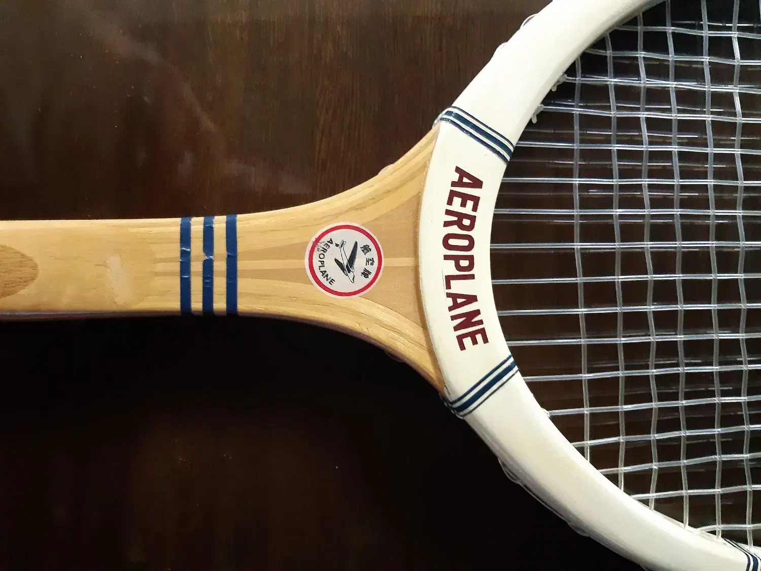 راکت تنیس چوبی حرفه ای. با توپ ها.و۶ عدد توپ پراصل|ورزش‌های توپی|تهران, نیروی هوایی (پیروزی)|دیوار