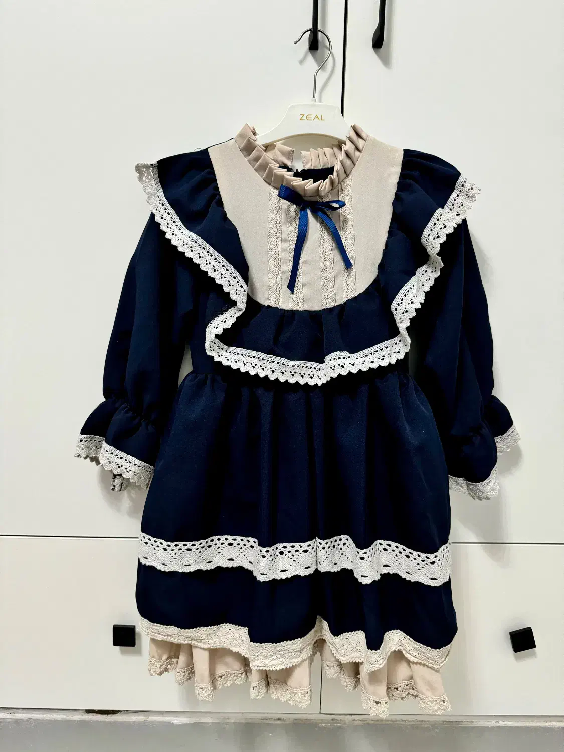 لباس اسپانیایی|کفش و لباس بچه|شیراز, بعثت|دیوار