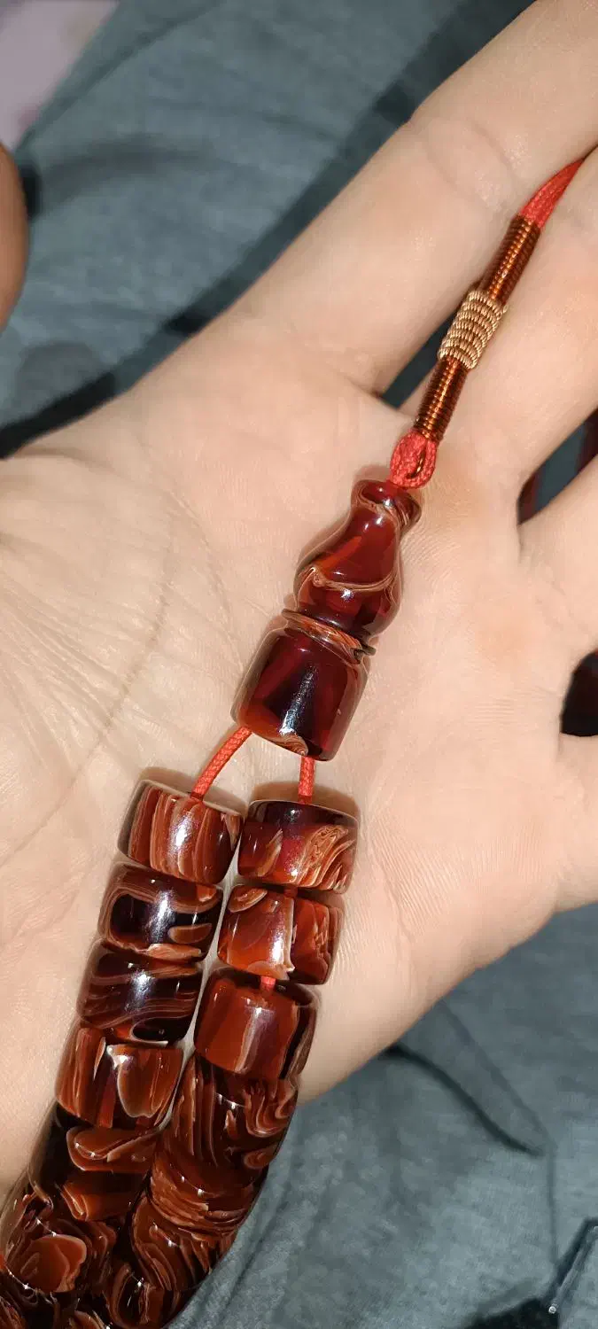 تسبیح کهربا رگه‌دار|کلکسیون اشیاء عتیقه|مهاباد (آذربایجان غربی), |دیوار