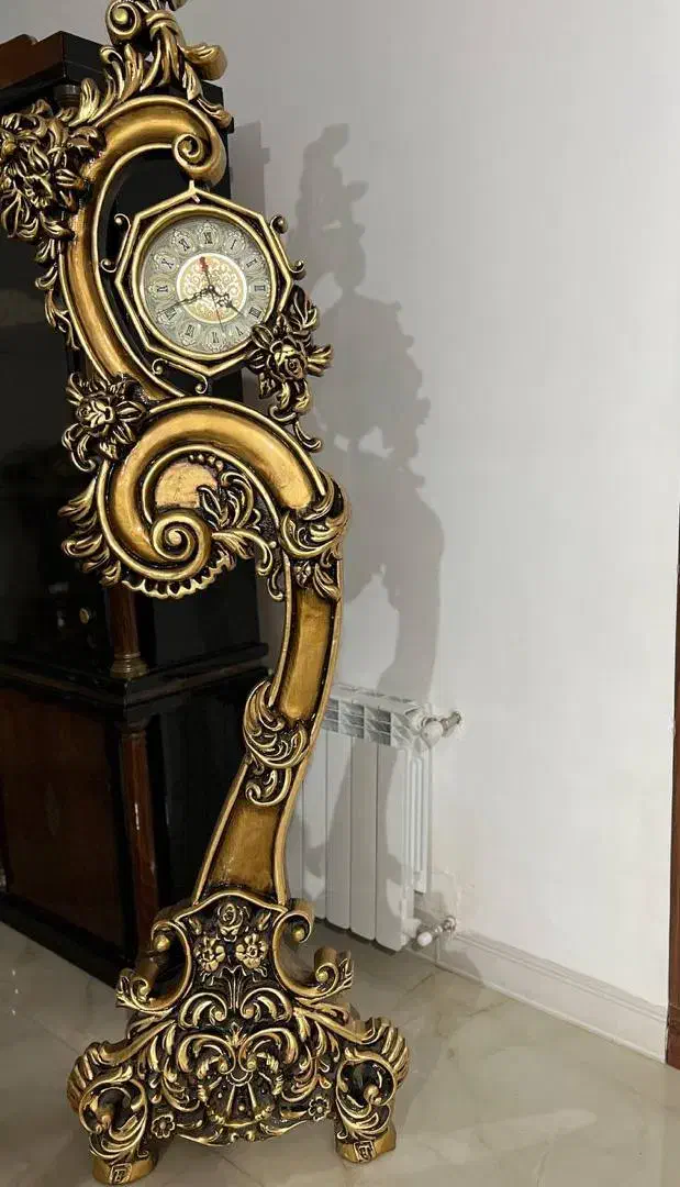 میز نهار خوری وساعت|میز و صندلی غذاخوری|بم, |دیوار