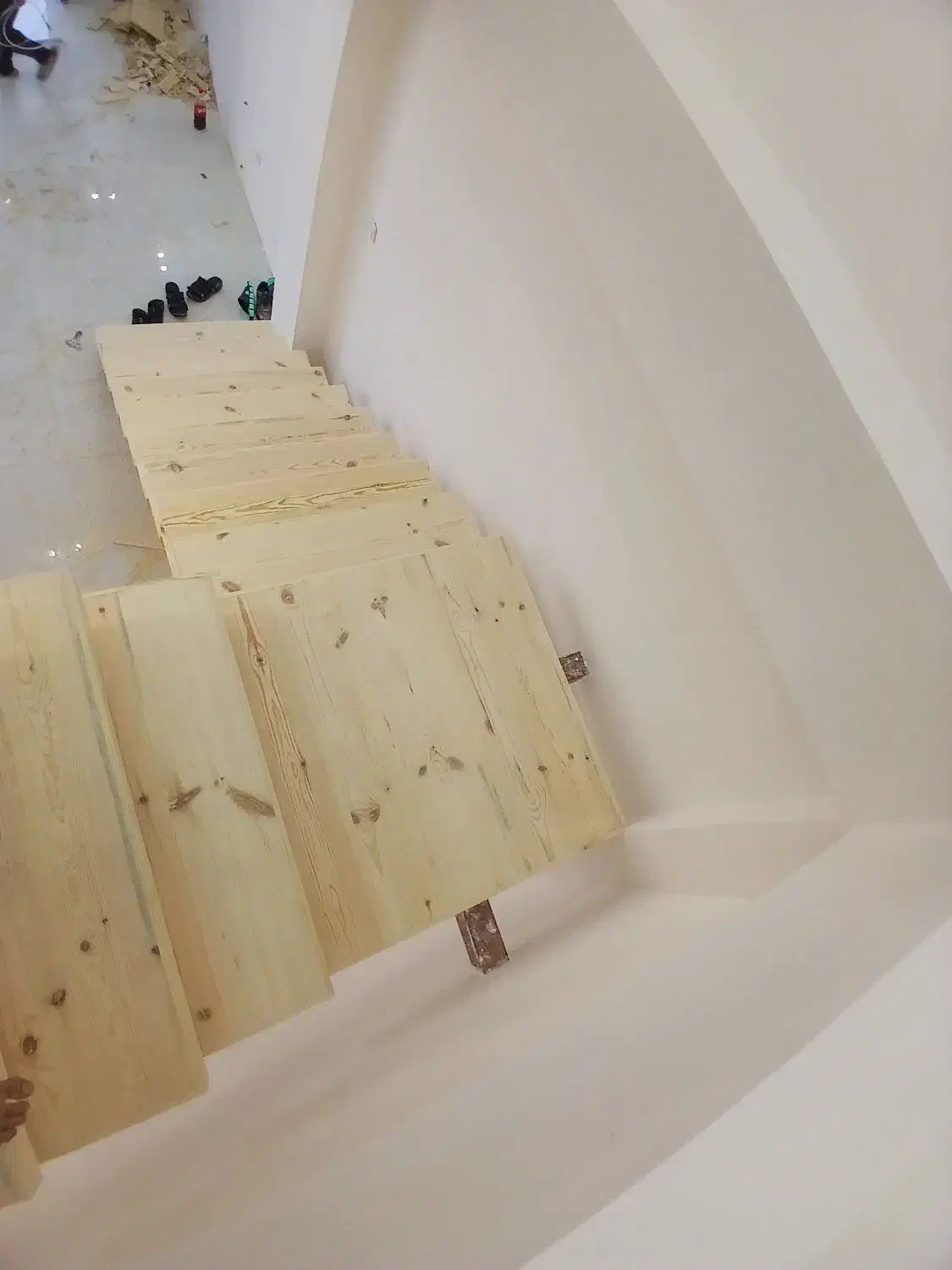 پله گرد ساخت/نصب نرده/کاور پله معلق/|خدمات پیشه و مهارت|فومن, |دیوار