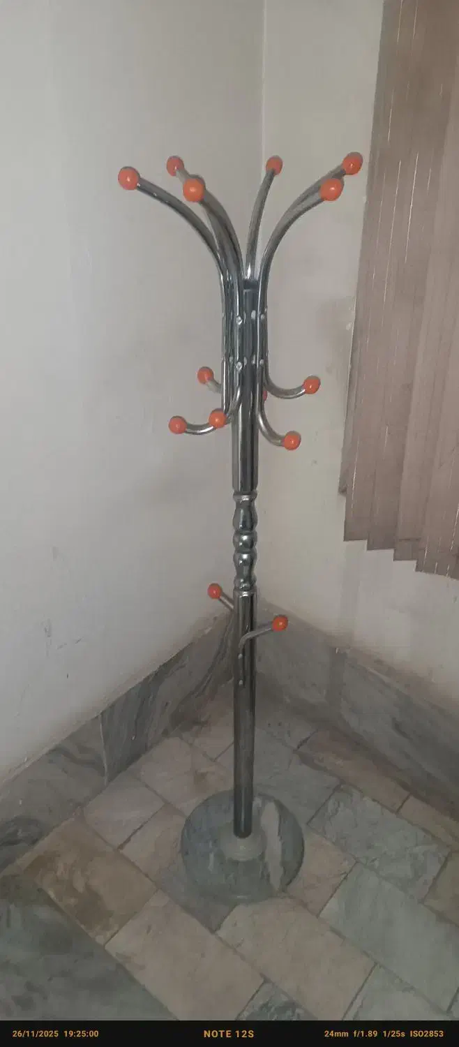 آویز لباس ایستاده|بندرخت و رخت‌آویز|قدس, شهر‌قدس|دیوار