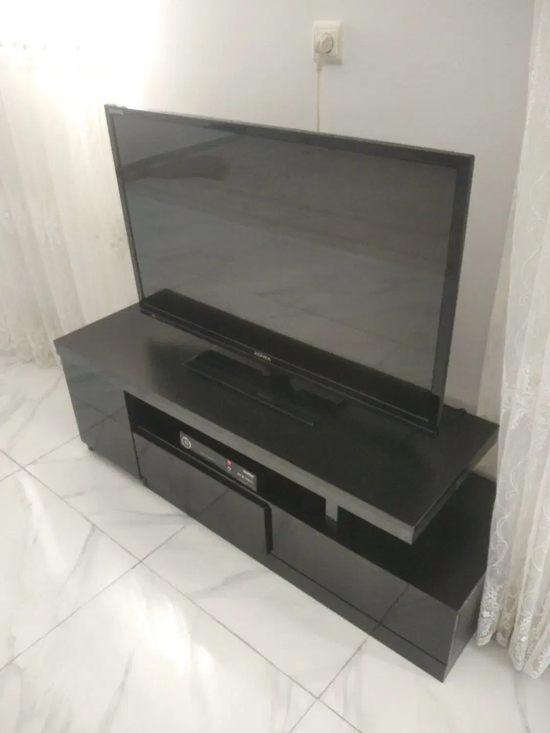 LED42|تلویزیون و پروژکتور|سقز, |دیوار