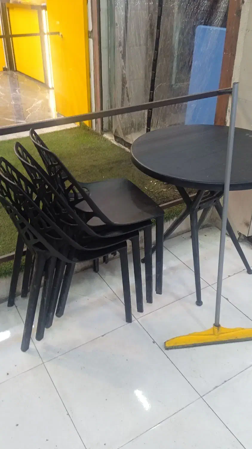 دکور مغازه با میز و صندلی|فروشگاه و مغازه|بندرعباس, |دیوار