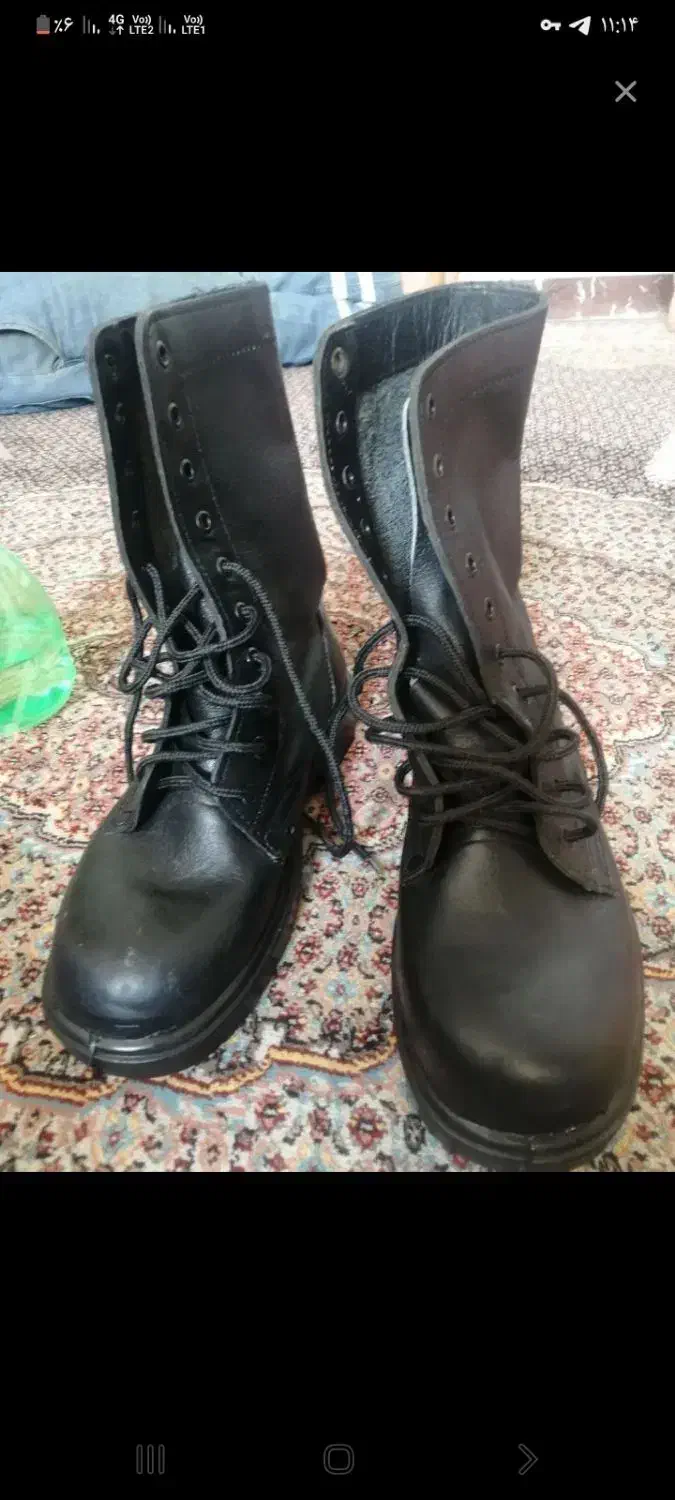 پوتین و لباس سربازی|لباس|خوی, |دیوار