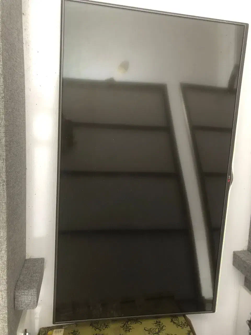 تلویزیون ال جی ۴۹ اینچ پشت سفید|تلویزیون و پروژکتور|بندرعباس, |دیوار