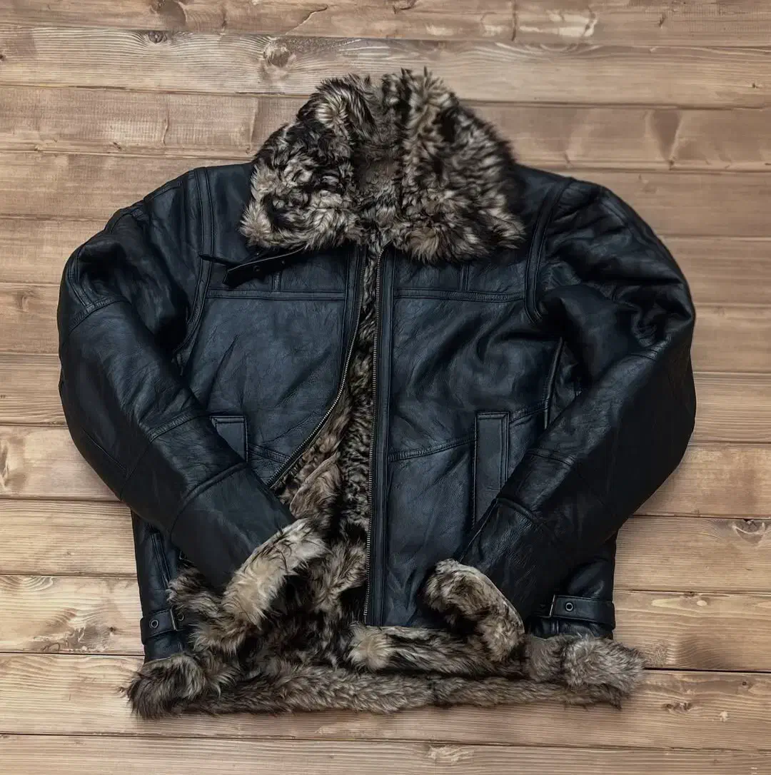 کت بوفالو تاناکورا|لباس|تهران, نیروی هوایی (پیروزی)|دیوار