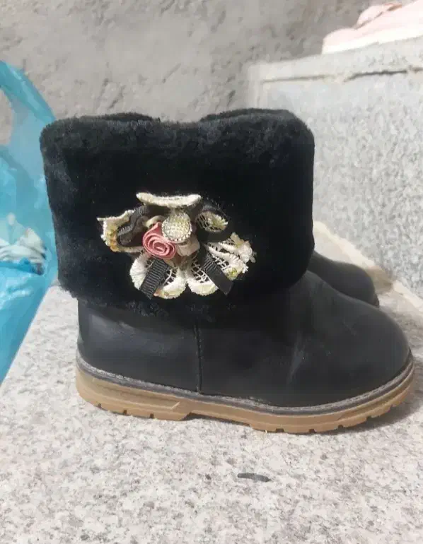 نیم بوت سایز۲۸|کفش و لباس بچه|مشهد, مصلی (کارمندان اول)|دیوار