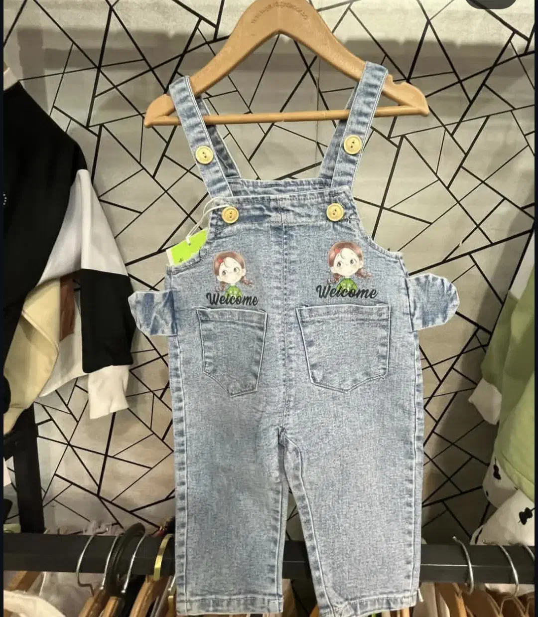 فروش تعدادی پوشاک بچه گانه به قیمت عمده|کفش و لباس بچه|سیرجان, |دیوار