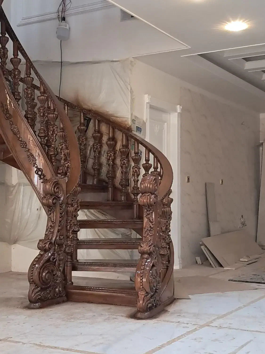 پله گرد نرده چوبی نجاری  رنگکاری چوب|خدمات پیشه و مهارت|شهریار, شهرک شاهد|دیوار