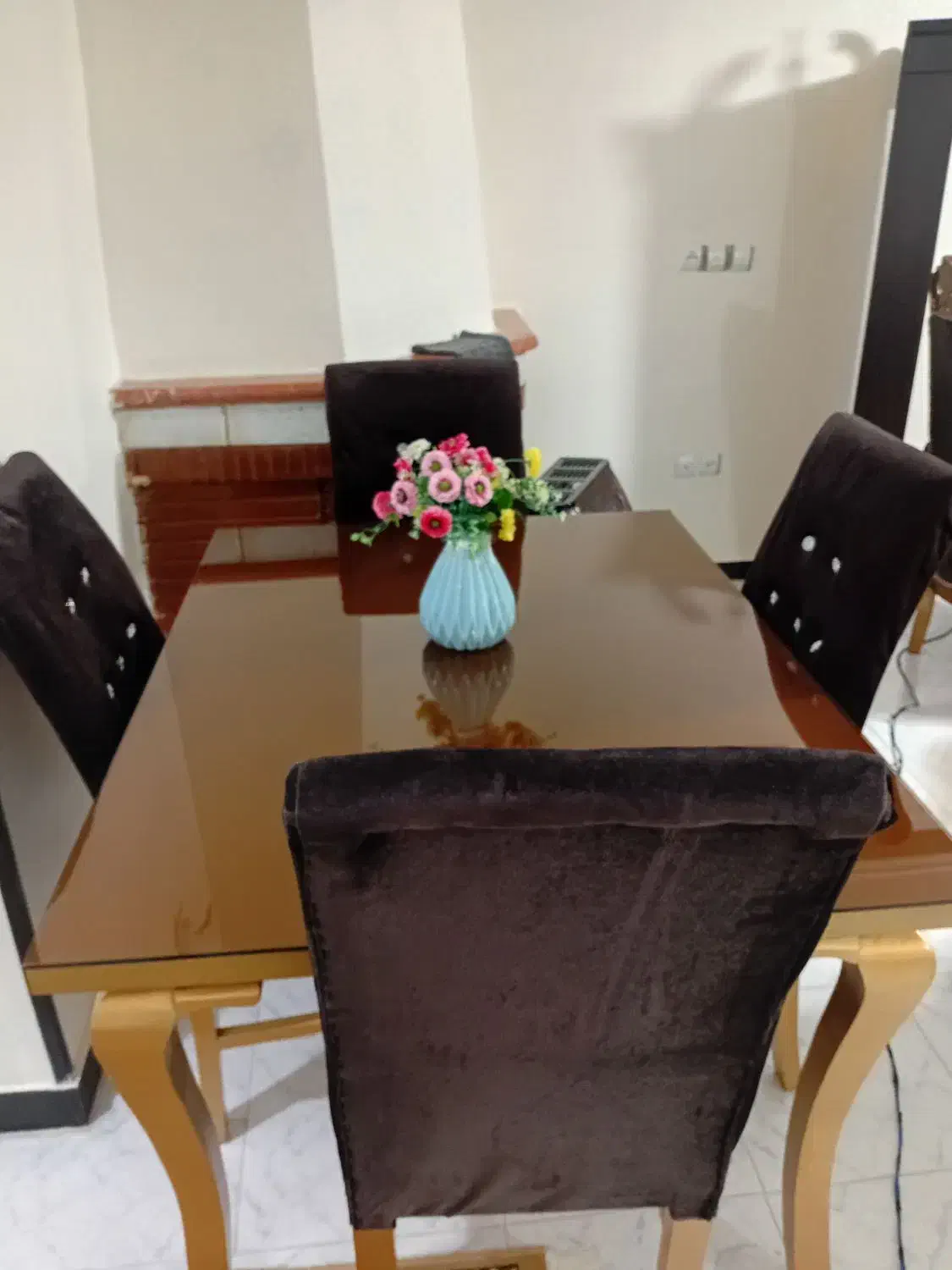 ناهار خوری چهار نفره در حد نو|میز و صندلی غذاخوری|شاهینشهر, عطار|دیوار