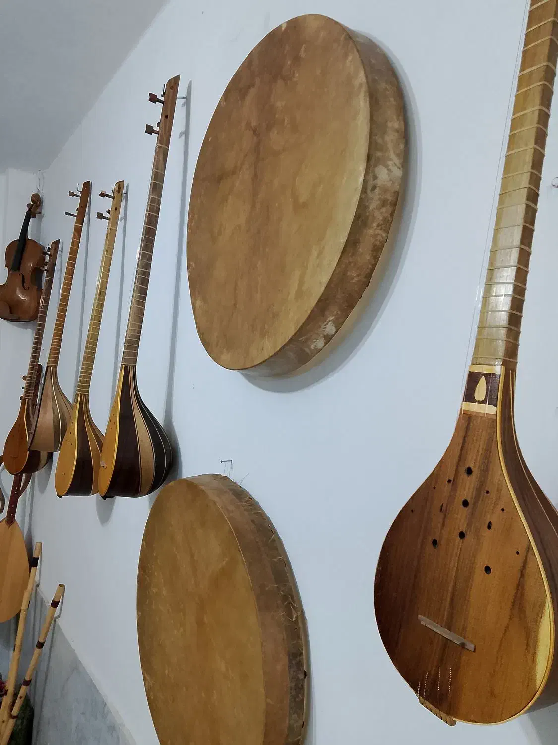 موسیقی سنتی|سازهای سنتی|سبزوار, کاشفی شمالی (دادگستری)|دیوار