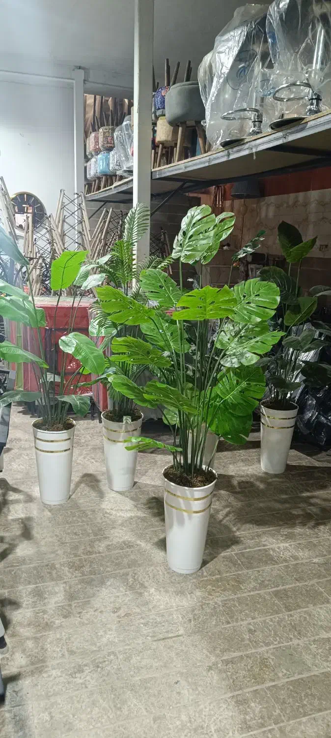 گلدان و گل مصنوعی خارجی|گل مصنوعی|شیراز, سهل‌آباد|دیوار