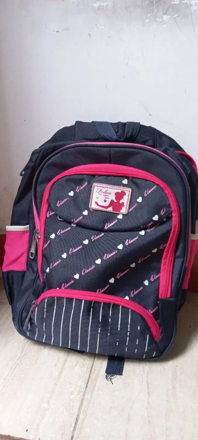 کیف کوله|کیف، کفش، کمربند|رشت, کوی بیانی|دیوار