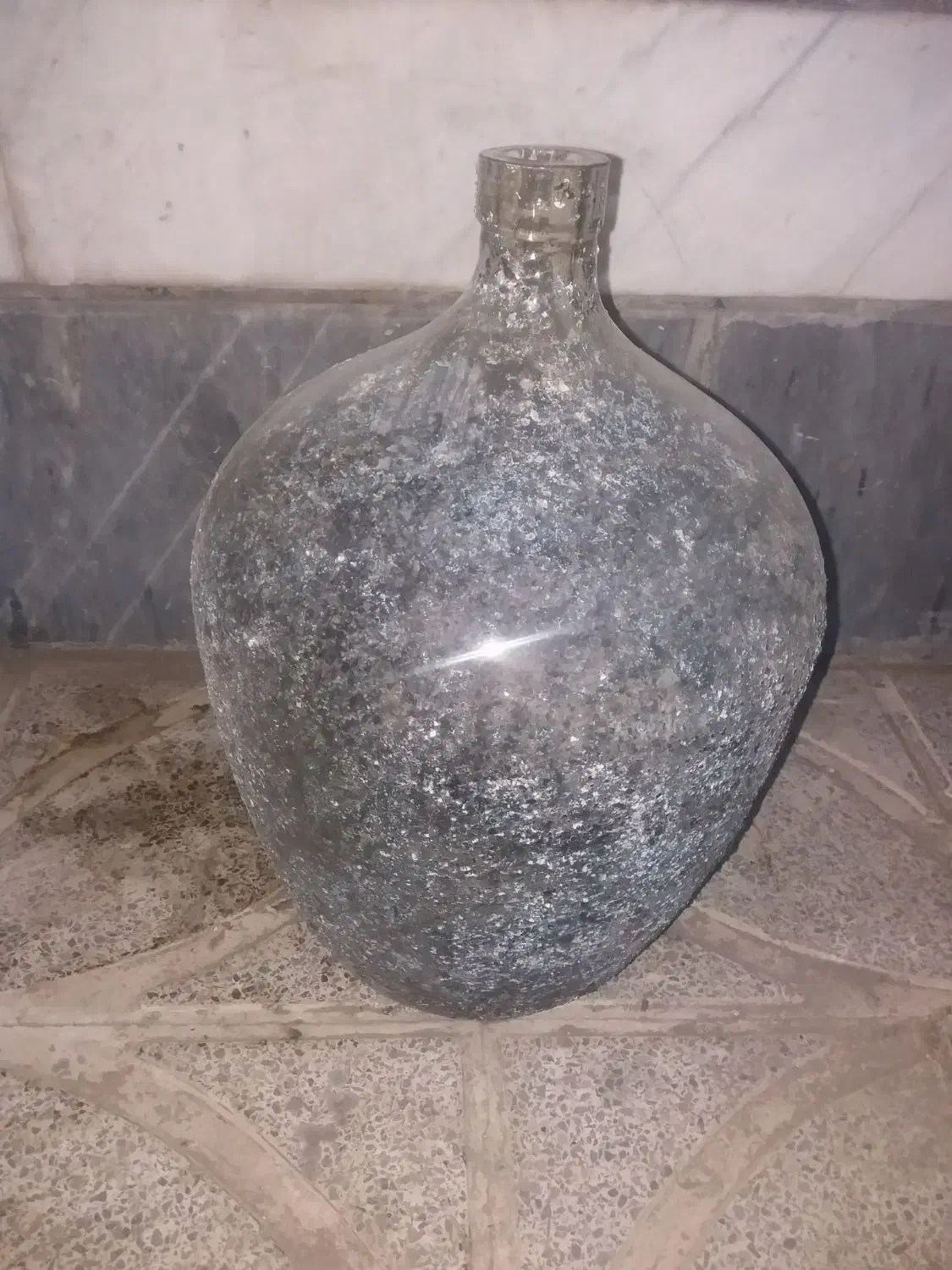 تنگ شیشه ای|کلکسیون اشیاء عتیقه|زنجان, |دیوار