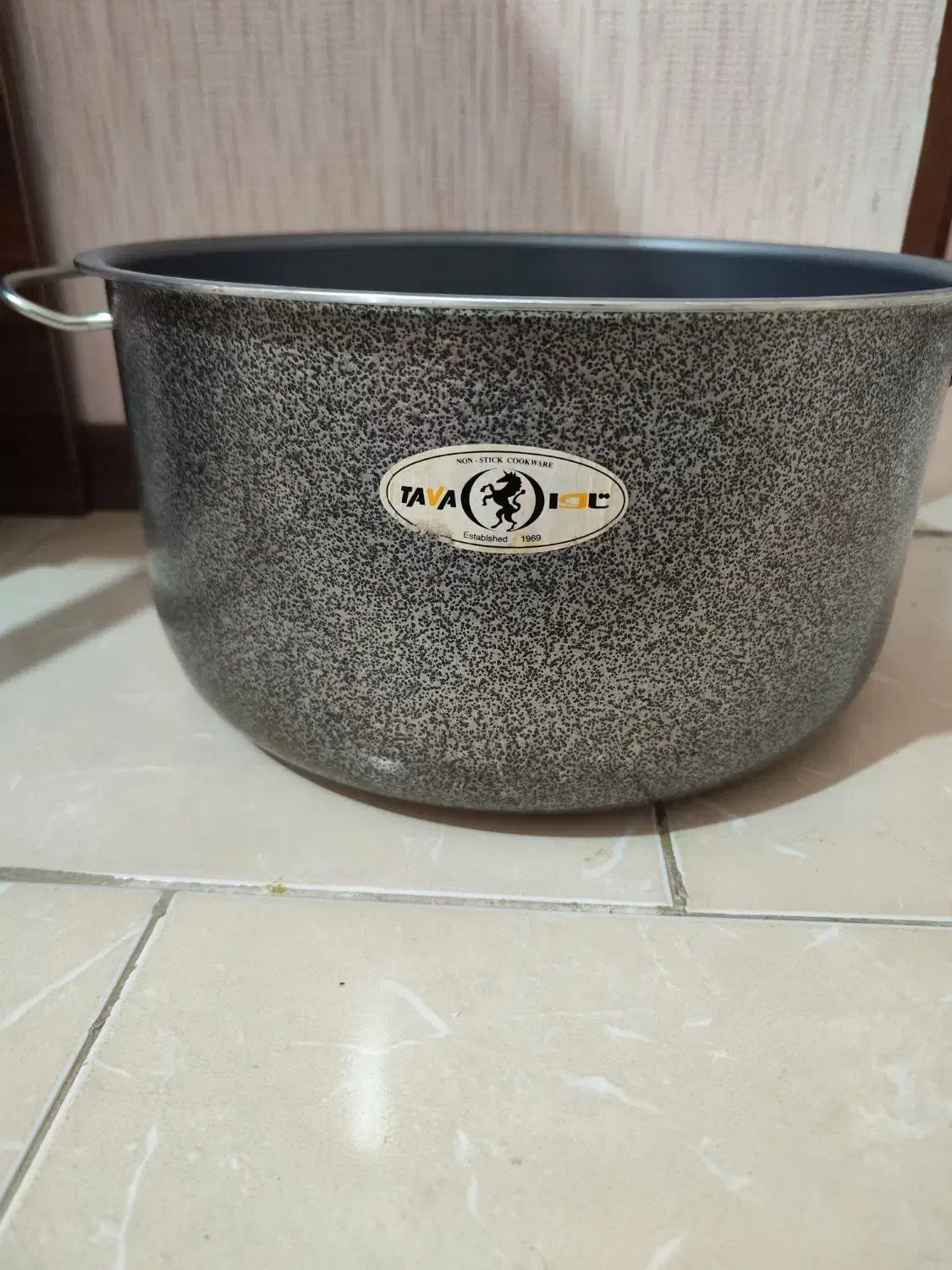 قابلمه تفلون سایز بزرگ مهاجران|ظروف پخت‌وپز|مهاجران, |دیوار