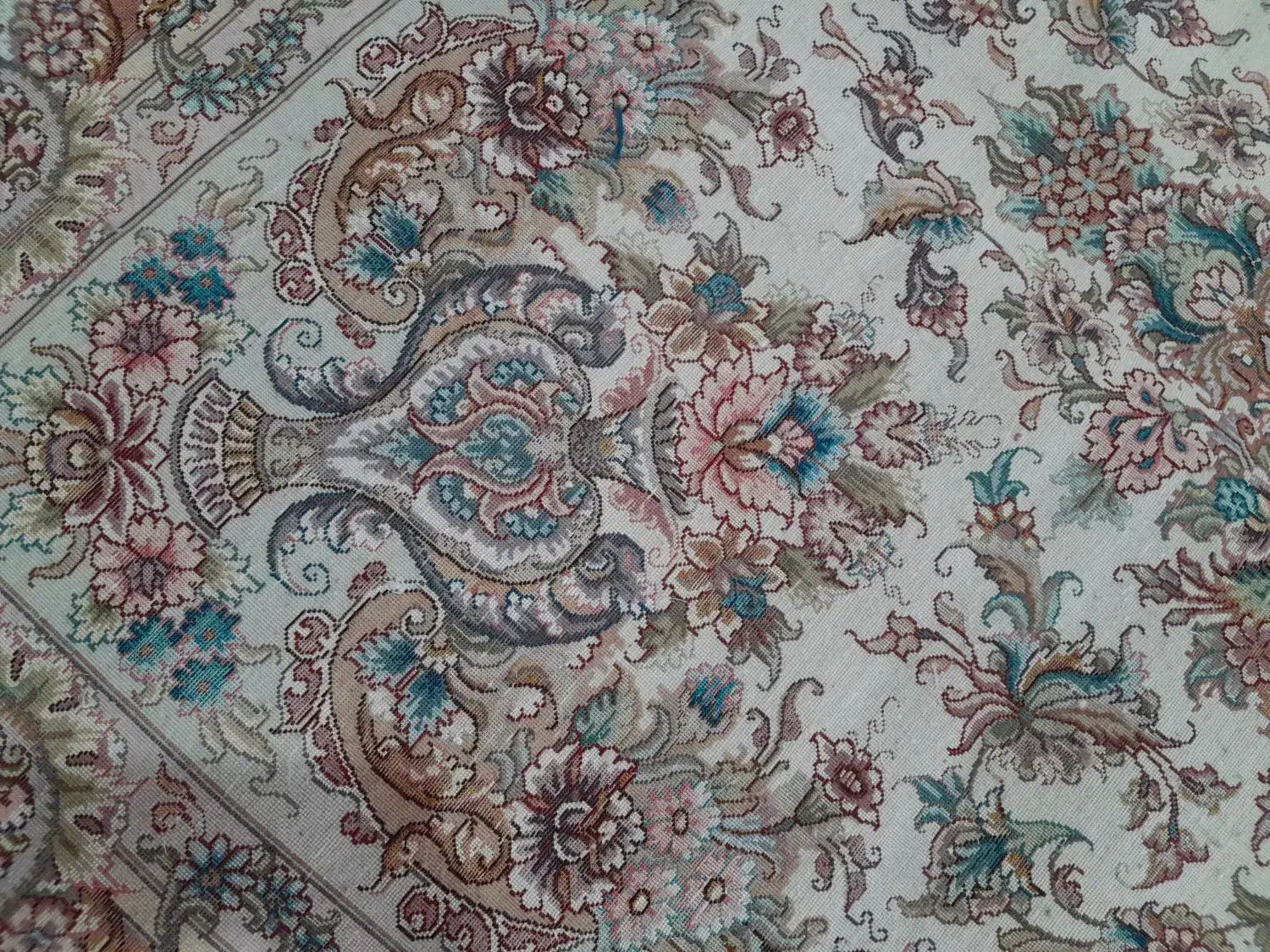 فرش طرح گلدان|فرش|آذرشهر, |دیوار