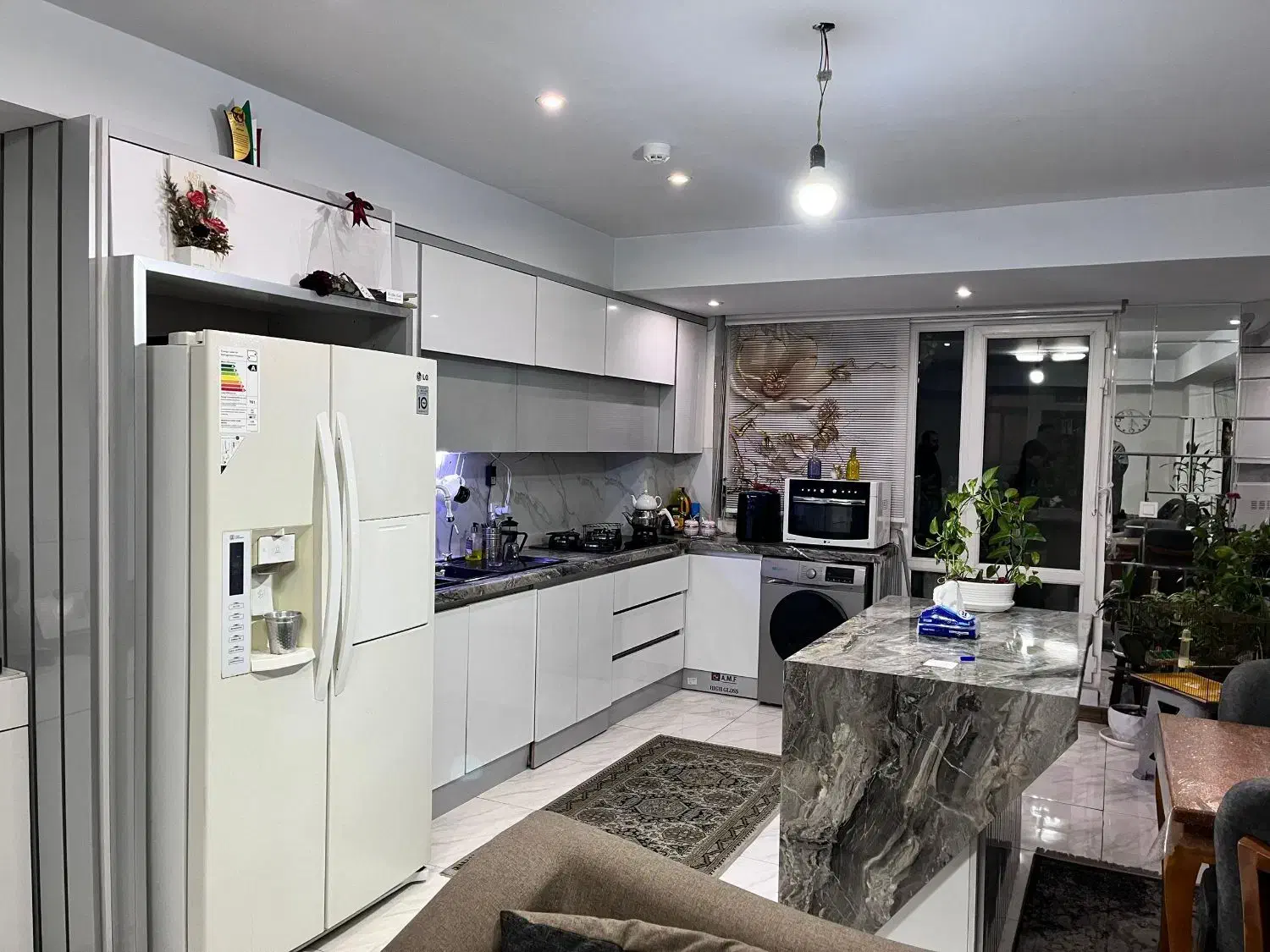 ۱۰۰متر/۲خوابه/پارکینگ سندی/فول امکانات