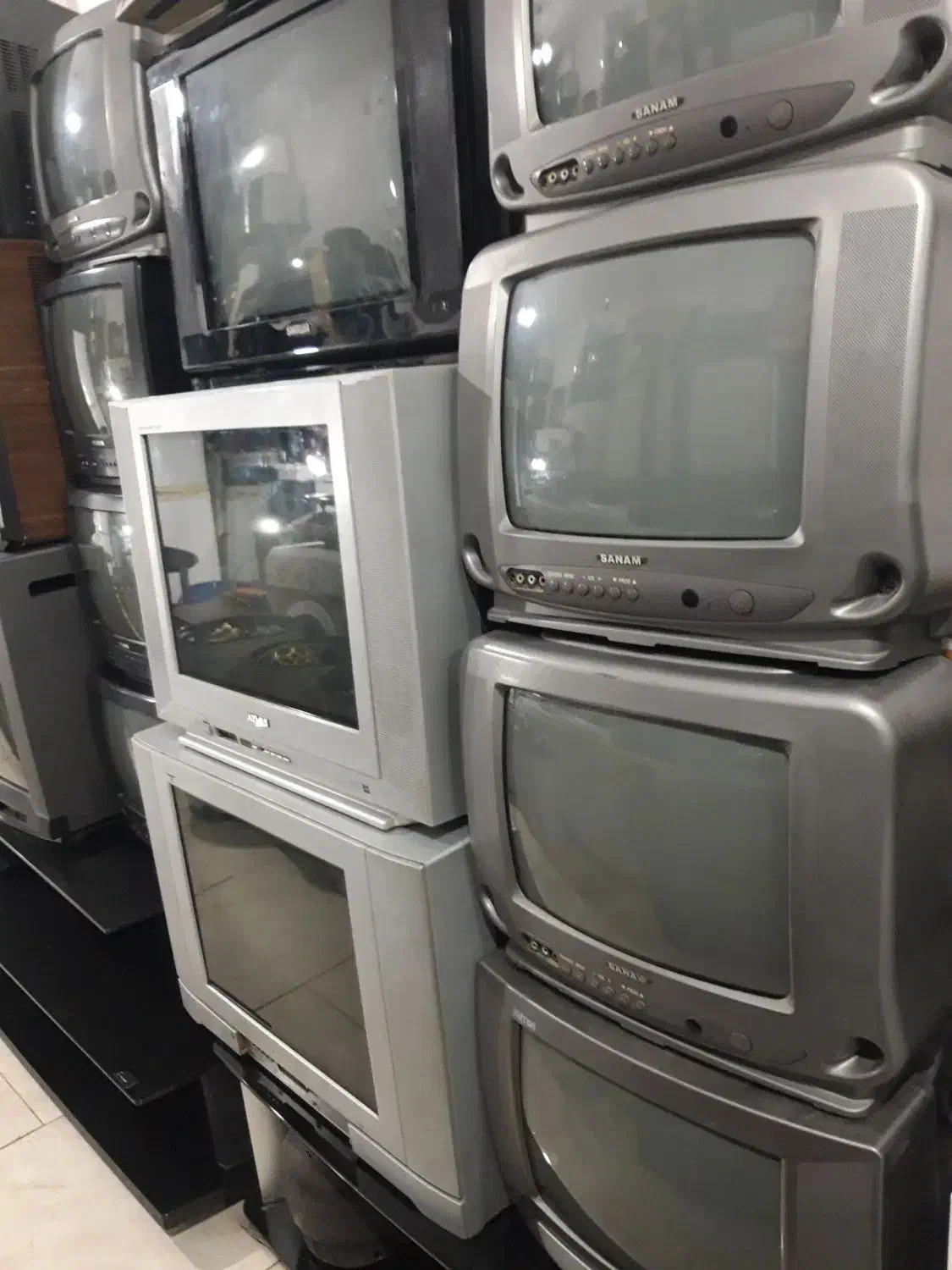 تلوزیون قدیمی|تلویزیون و پروژکتور|طاهرگوراب, |دیوار