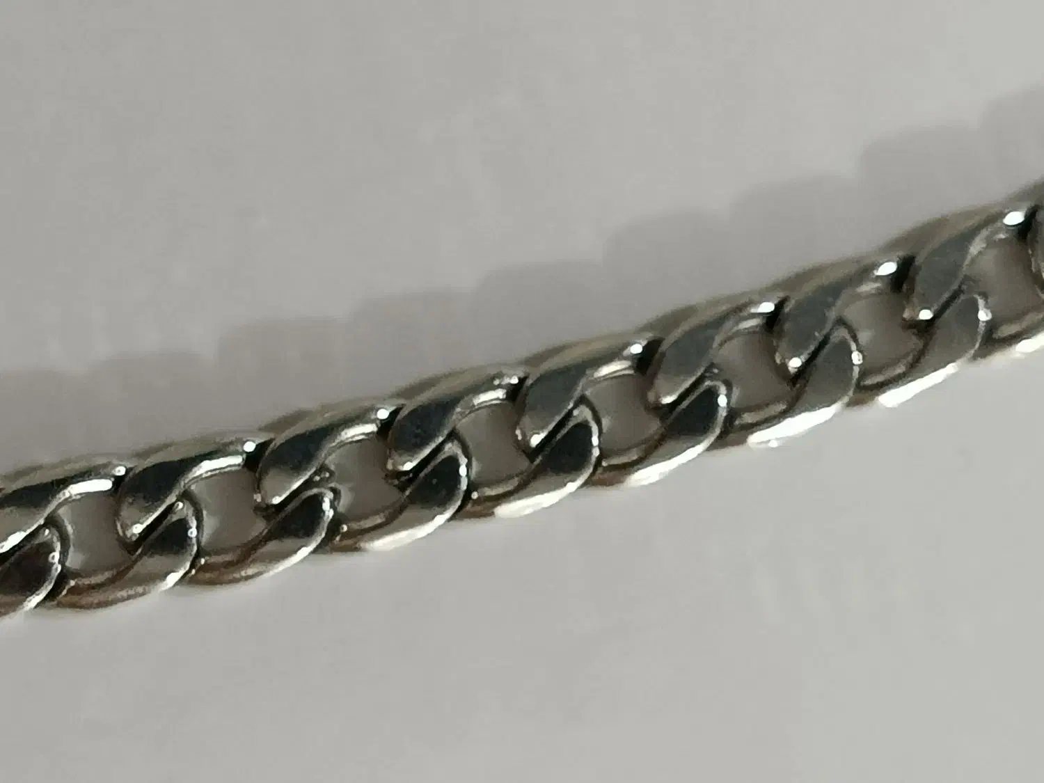 زنجیر مردانه|بدلیجات|کرج, ساسانی (قلمستان)|دیوار