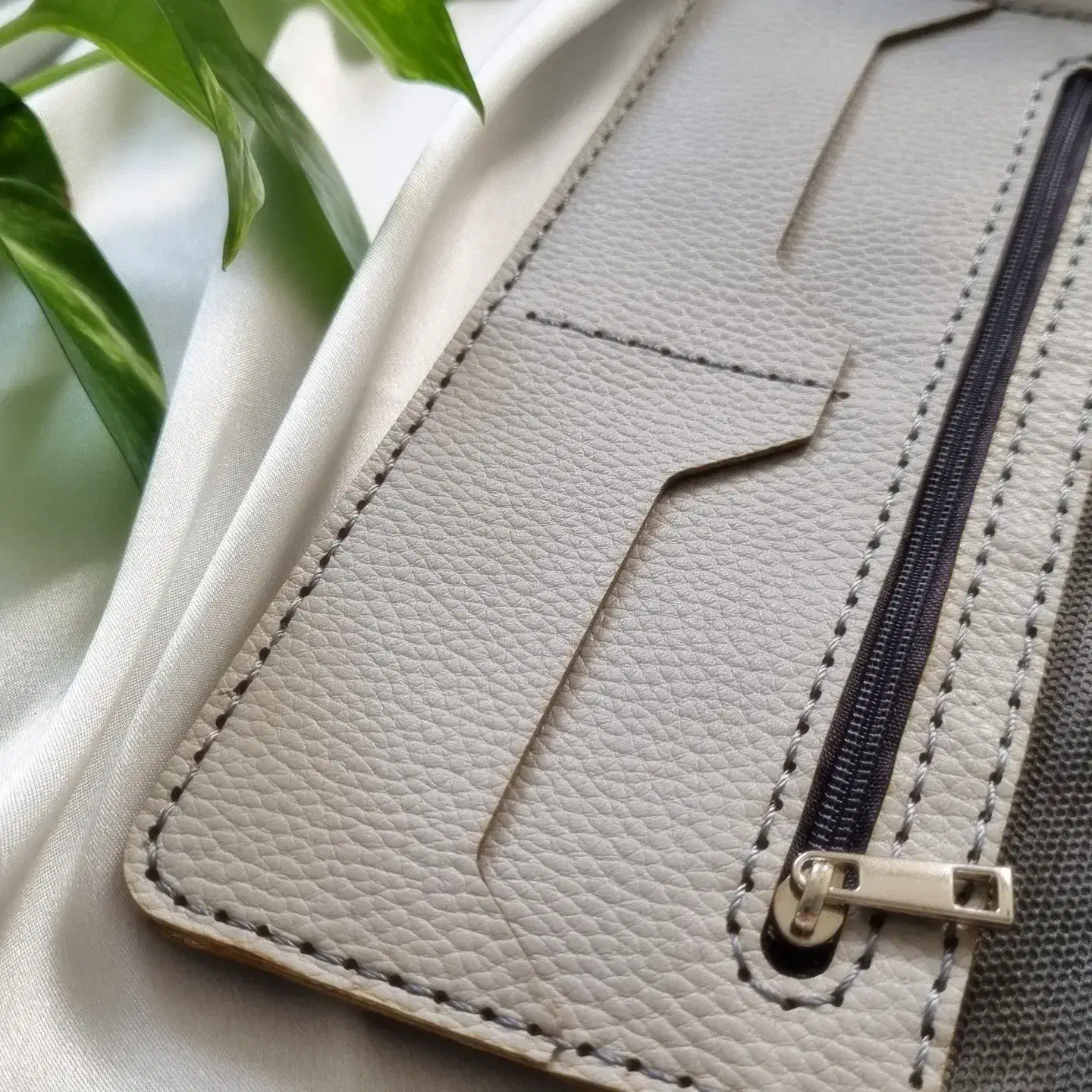 کیف پول چرم|کیف، کفش، کمربند|اندیشه, اندیشه فاز ۱|دیوار