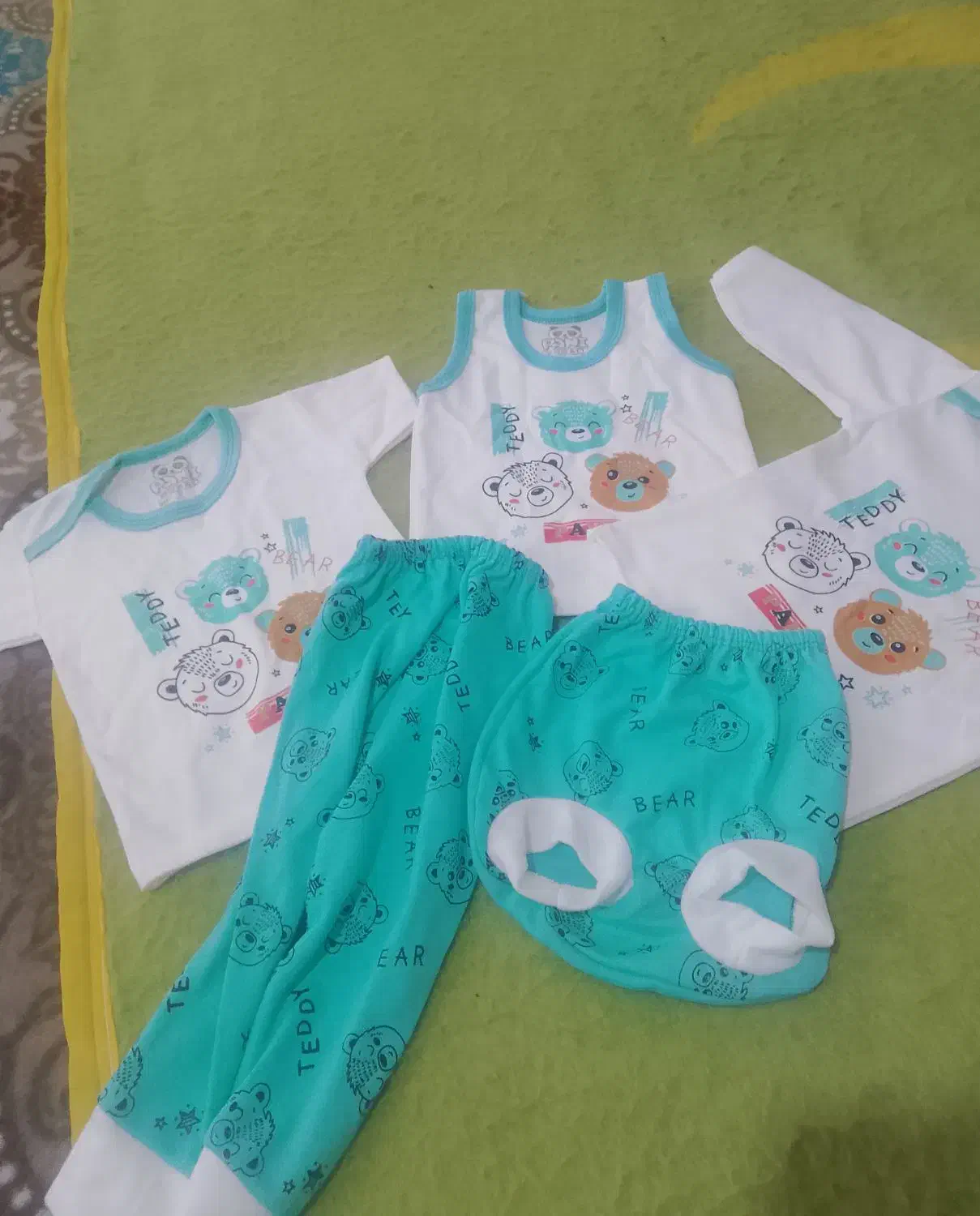 لباس بچگانه|کفش و لباس بچه|سراوان, |دیوار