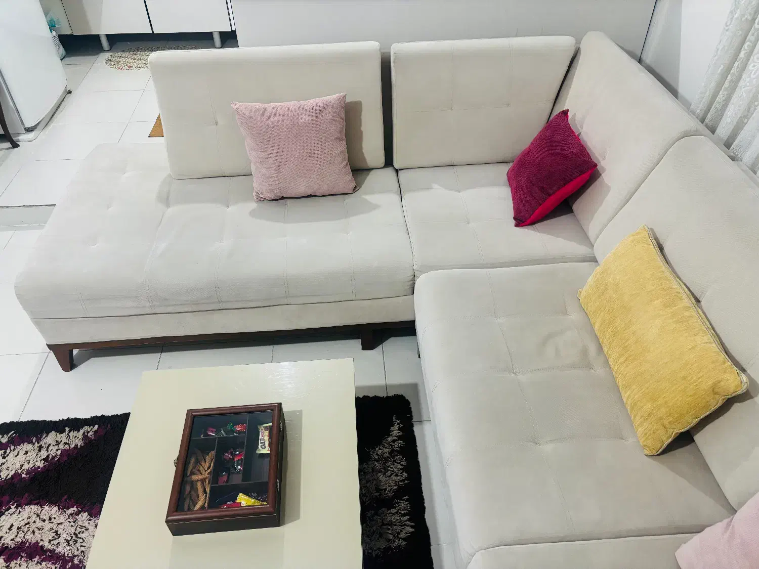 مبل L تمیز و سالم|مبلمان خانگی و میز عسلی|پرند, فاز ۵|دیوار